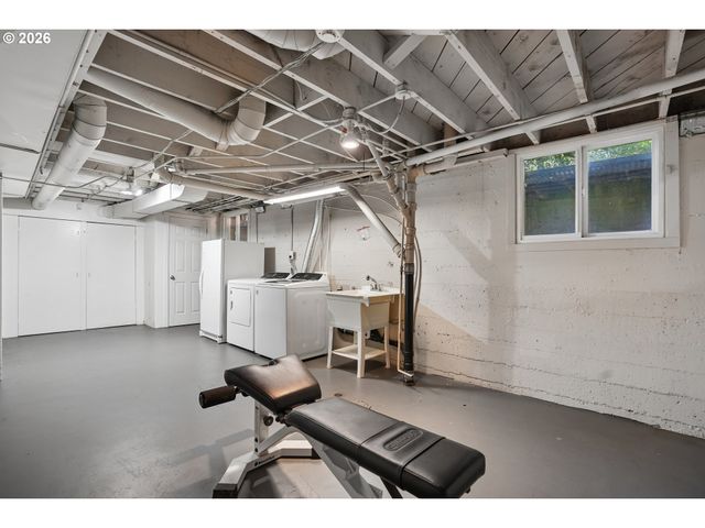 908 Sw DAVENPORT St, Portland, OR 97201