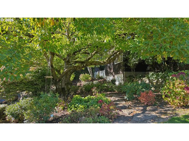 908 Sw DAVENPORT St, Portland, OR 97201