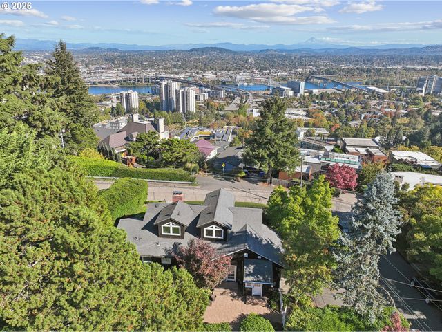 908 Sw DAVENPORT St, Portland, OR 97201