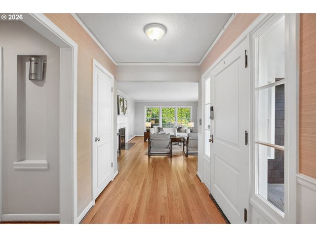 908 Sw DAVENPORT St, Portland, OR 97201
