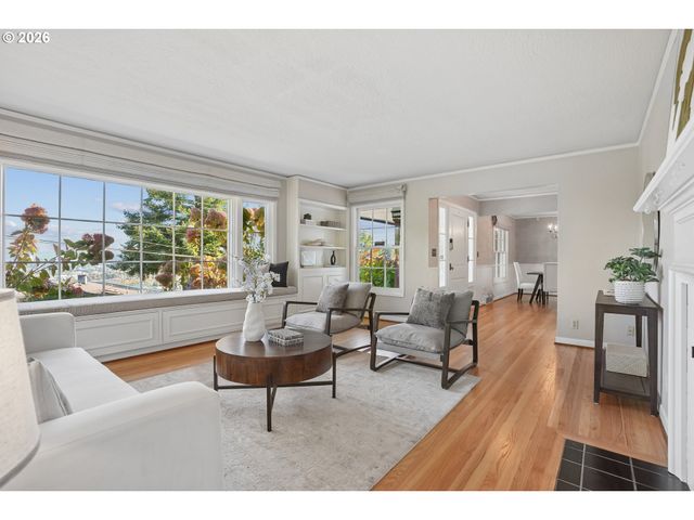 908 Sw DAVENPORT St, Portland, OR 97201