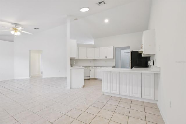 6917 OAKCREST WAY, Zephyrhills, FL 33542