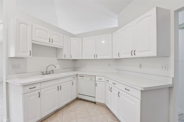 6917 OAKCREST WAY, Zephyrhills, FL 33542