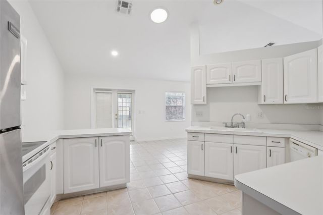 6917 OAKCREST WAY, Zephyrhills, FL 33542