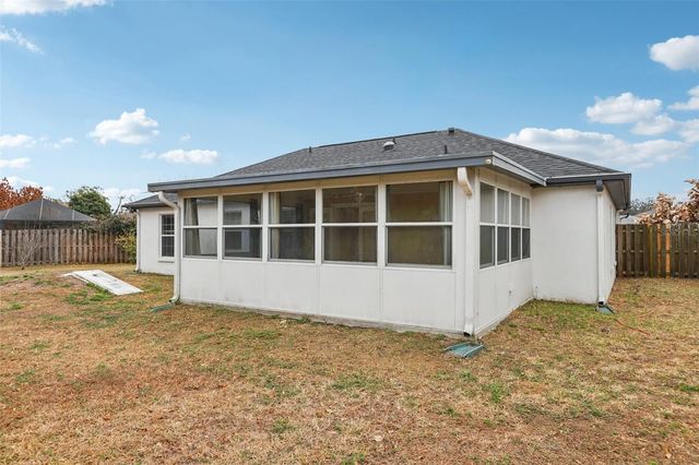 6917 OAKCREST WAY, Zephyrhills, FL 33542