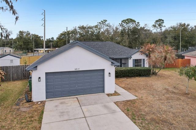 6917 OAKCREST WAY, Zephyrhills, FL 33542