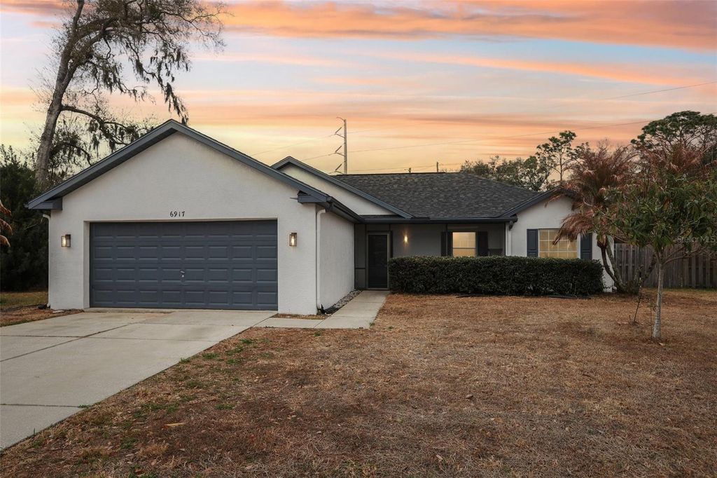 6917 OAKCREST WAY, Zephyrhills, FL 33542