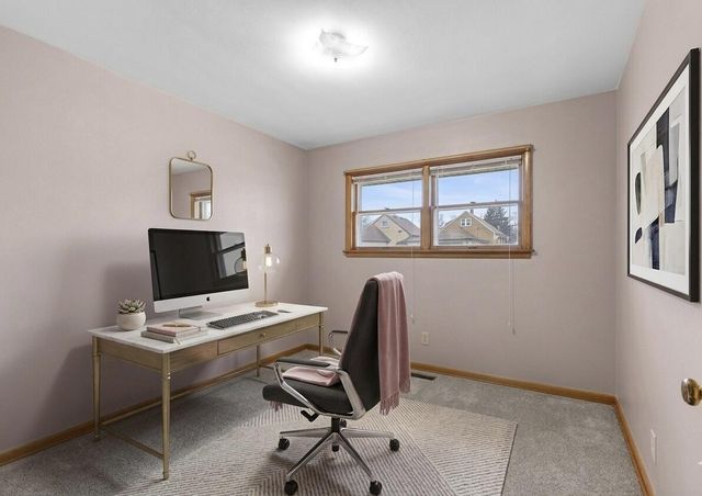 3927 N 77th STREET, Milwaukee, WI 53222