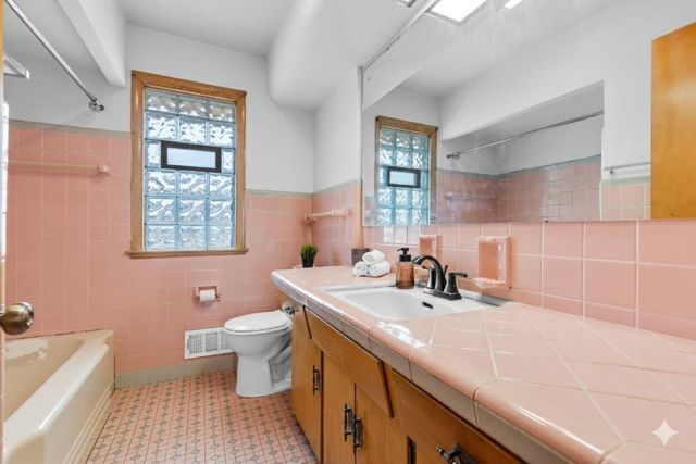 3927 N 77th STREET, Milwaukee, WI 53222