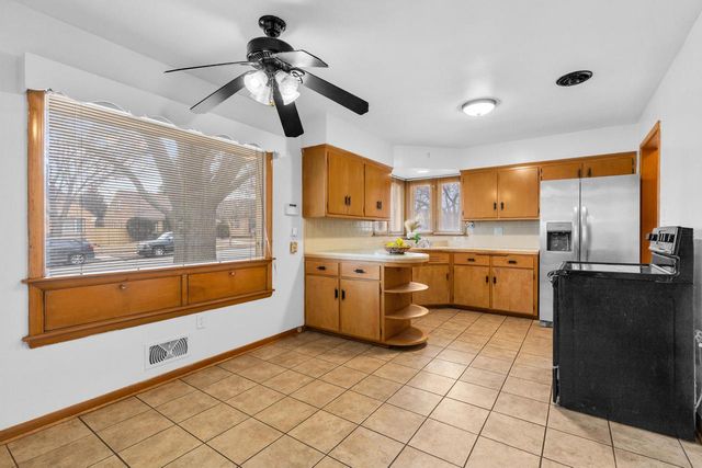 3927 N 77th STREET, Milwaukee, WI 53222