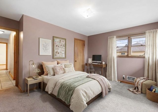 3927 N 77th STREET, Milwaukee, WI 53222