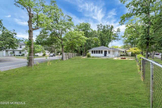 39 Bonair Drive, Brick, NJ 08724