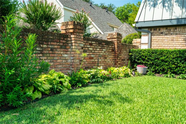 16001 Chalfont Circle, Dallas, TX 75248