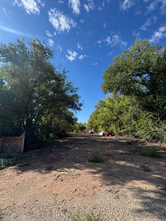 2312 Trammell Court SW, Albuquerque, NM 87105