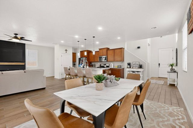512 Wyatt Avenue SW, Los Lunas, NM 87031