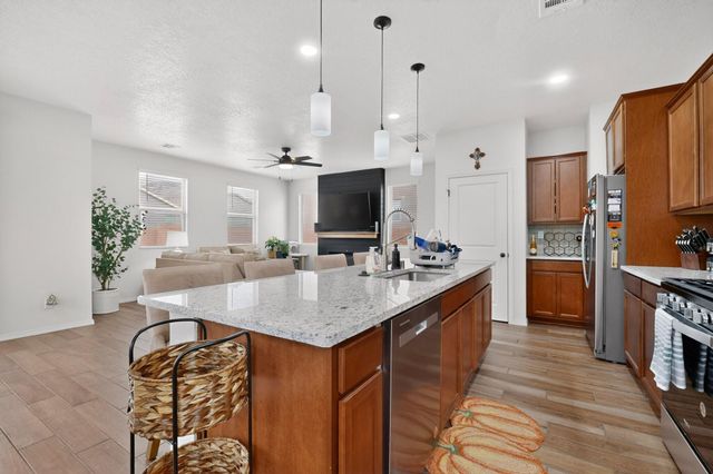 512 Wyatt Avenue SW, Los Lunas, NM 87031