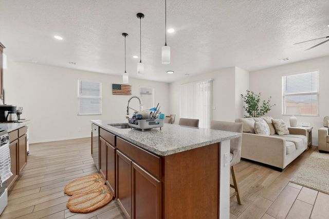 512 Wyatt Avenue SW, Los Lunas, NM 87031