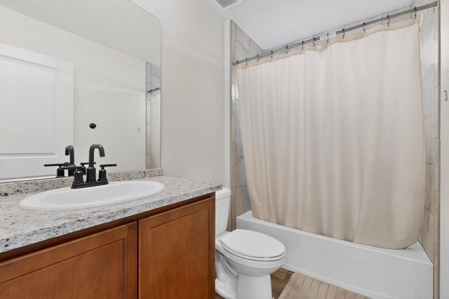 512 Wyatt Avenue SW, Los Lunas, NM 87031