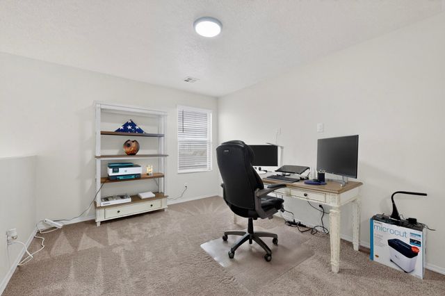 512 Wyatt Avenue SW, Los Lunas, NM 87031