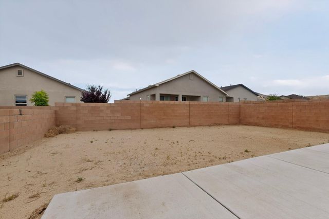 512 Wyatt Avenue SW, Los Lunas, NM 87031