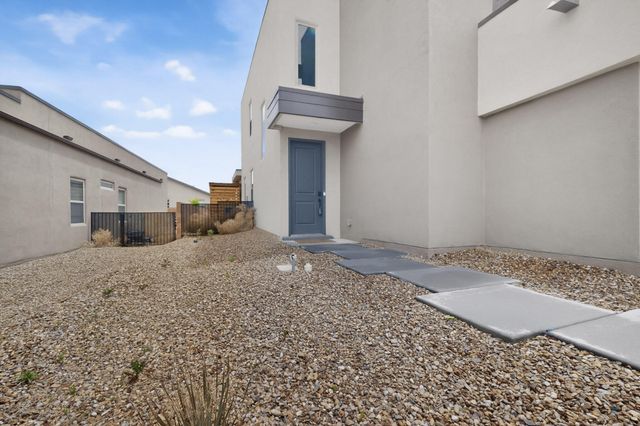 512 Wyatt Avenue SW, Los Lunas, NM 87031