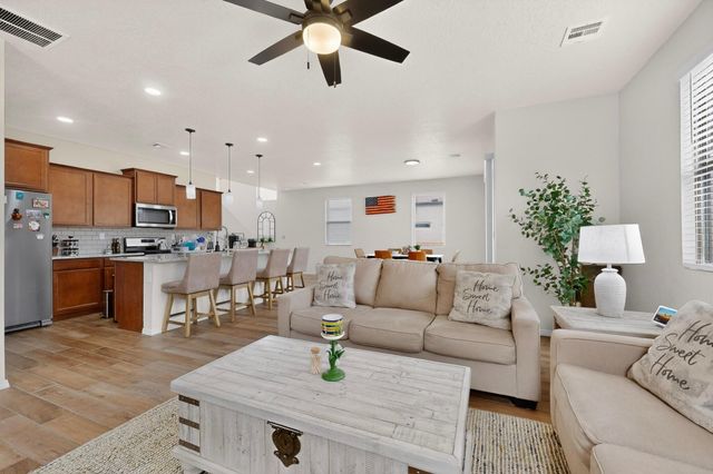 512 Wyatt Avenue SW, Los Lunas, NM 87031