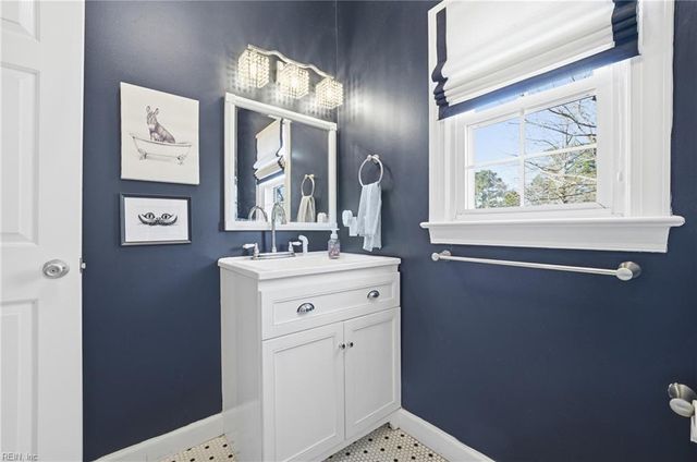 224 Saint Brides RD E, Chesapeake, VA 23322
