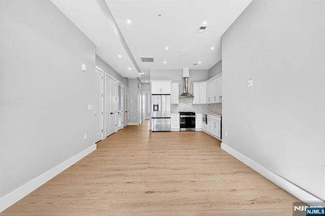 126 De Kalb Avenue A, Jersey City, NJ 07306