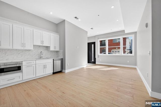 126 De Kalb Avenue A, Jersey City, NJ 07306
