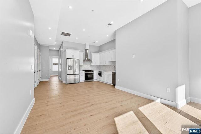 126 De Kalb Avenue A, Jersey City, NJ 07306