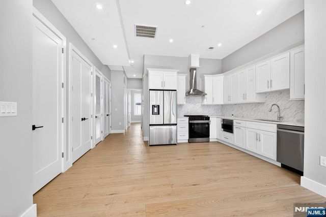 126 De Kalb Avenue A, Jersey City, NJ 07306