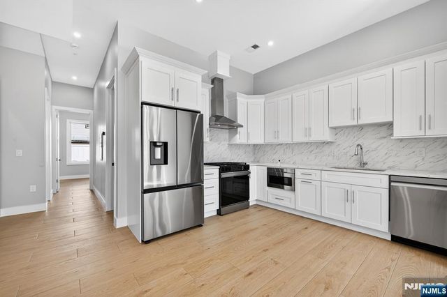 126 De Kalb Avenue A, Jersey City, NJ 07306