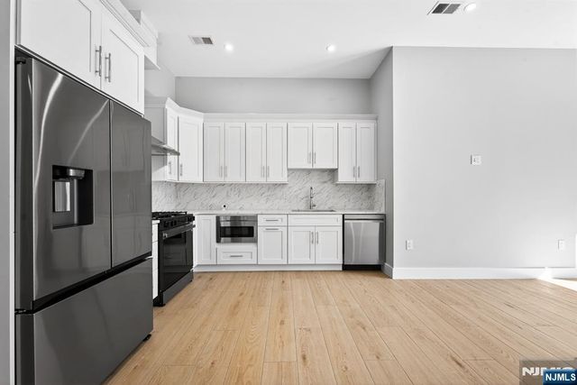 126 De Kalb Avenue A, Jersey City, NJ 07306