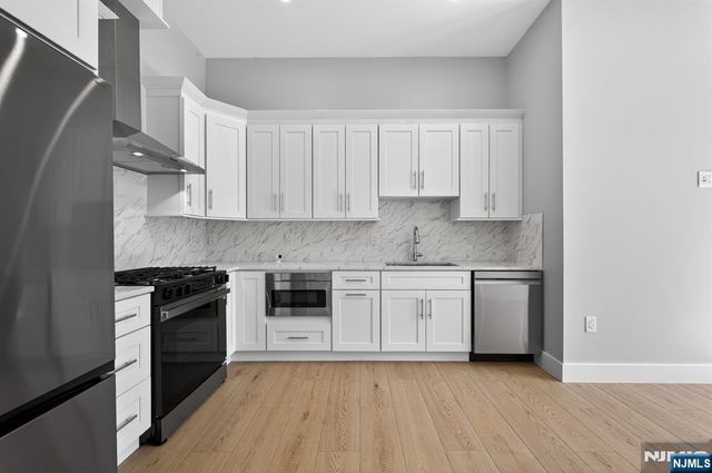 126 De Kalb Avenue A, Jersey City, NJ 07306
