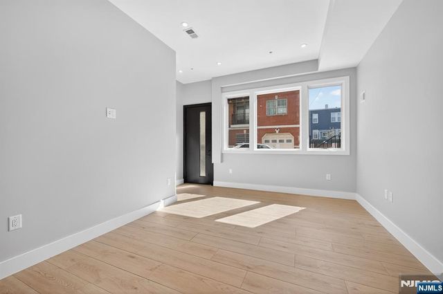 126 De Kalb Avenue A, Jersey City, NJ 07306