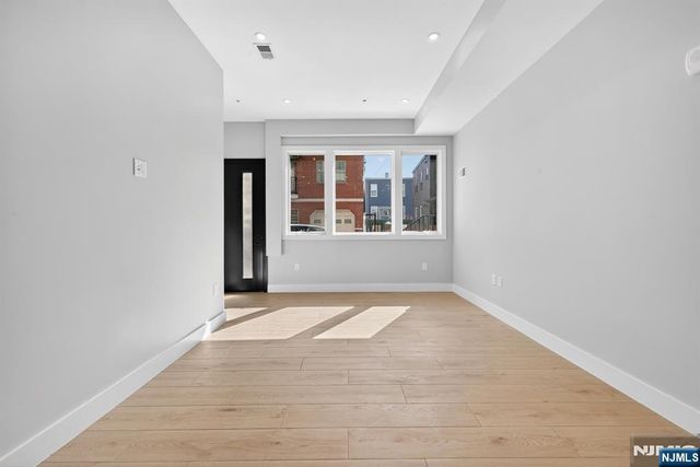 126 De Kalb Avenue A, Jersey City, NJ 07306