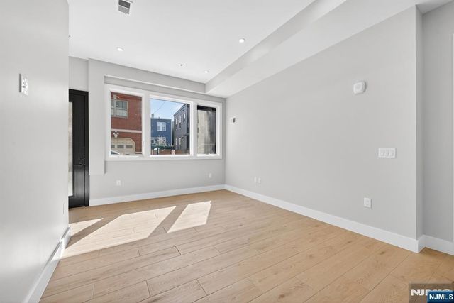 126 De Kalb Avenue A, Jersey City, NJ 07306