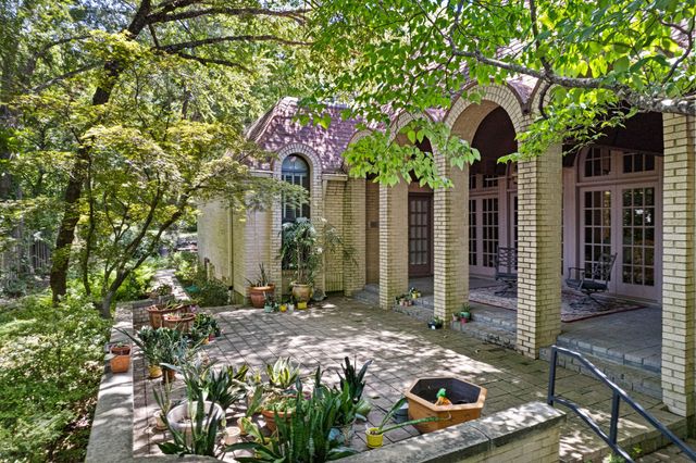 2 Nobhill Drive, Greenville, TX 75402