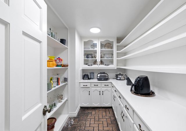 2 Nobhill Drive, Greenville, TX 75402