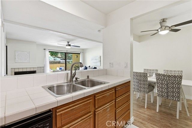 25712 Le Parc 7, Lake Forest (el Toro), CA 92630