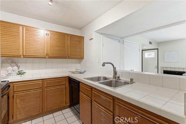 25712 Le Parc 7, Lake Forest (el Toro), CA 92630