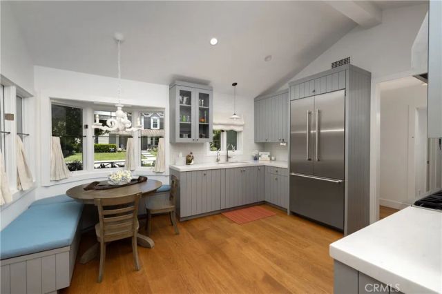 415 Walnut, Costa Mesa, CA 92627