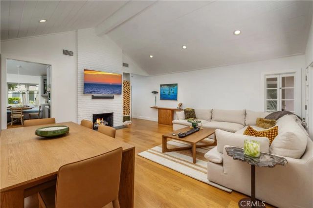 415 Walnut, Costa Mesa, CA 92627