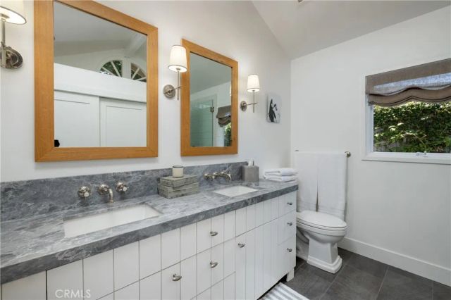 415 Walnut, Costa Mesa, CA 92627
