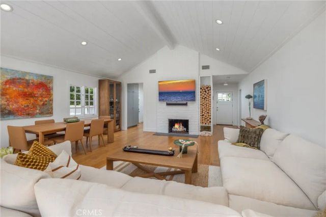 415 Walnut, Costa Mesa, CA 92627