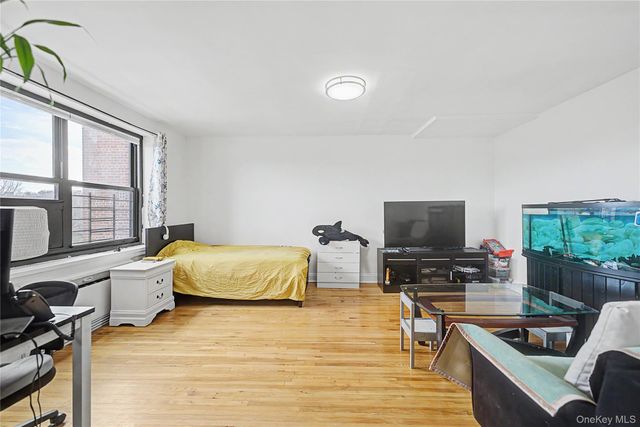 7345 210th Street 6D, Oakland Gardens, NY 11364