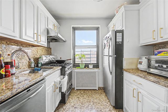 7345 210th Street 6D, Oakland Gardens, NY 11364