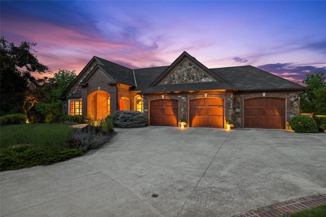 470 Painted Woods Drive, Waukee, IA 50263