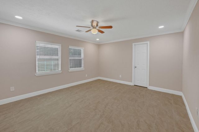 2910 Norwich Street, Pearland, TX 77584