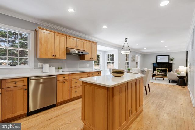 6443 LINWAY TER, Mclean, VA 22101